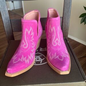 Women’s ariat booties. Size 9 Brand new.